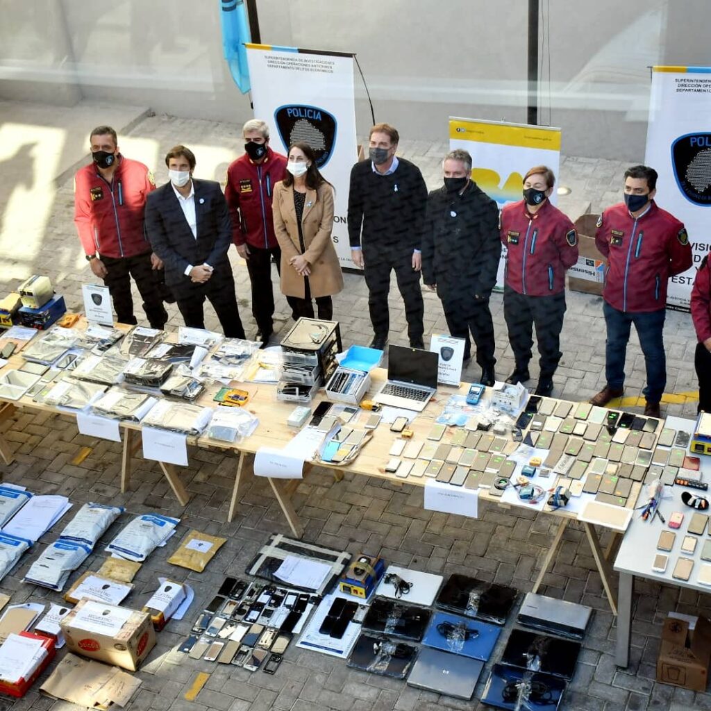 Golpe a la mafia de celulares: 17 detenidos y más de 450 equipos telefónicos secuestrados en 51 allanamientos