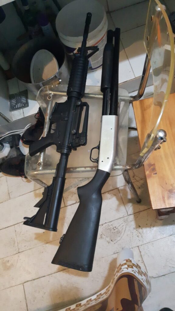 Siete detenidos, uno con pedido de captura por homicidio, secuestro de armas y droga y búnker tapiado en Zavaleta