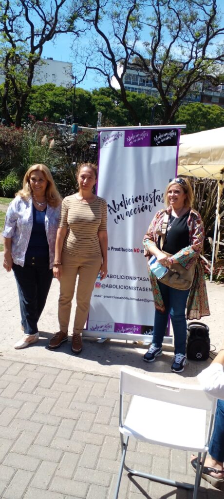 Inauguramos una nueva baldosa en homenaje a las víctimas de trata de personas