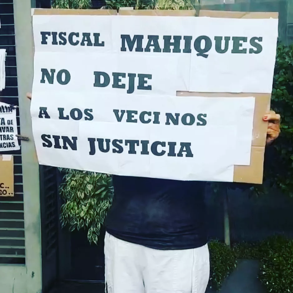 Buenos Vecinos BA manifesto en sede del Ministerio Público Fiscal de CABA