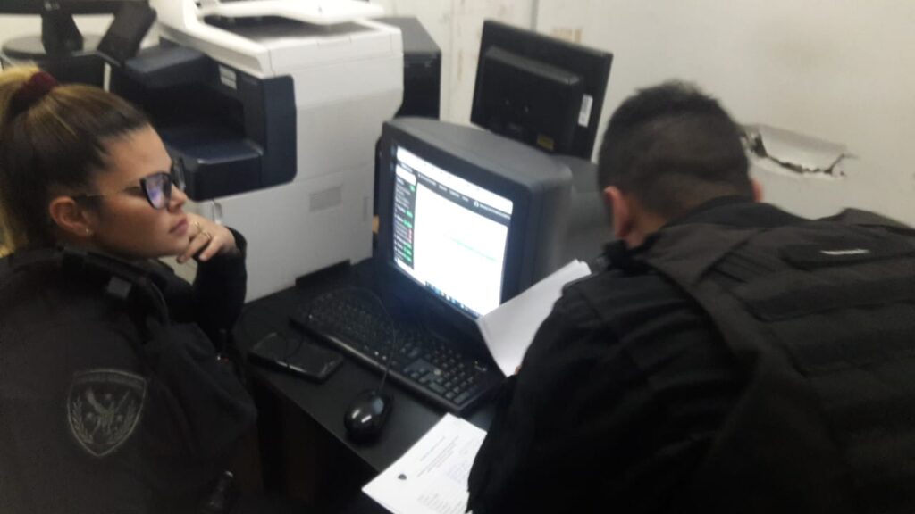 Los Buenos Vecinos BA donamos una CPU a la Comisaría Barrial Inta y Bermejo de Comuna 8, Policía de la Ciudad