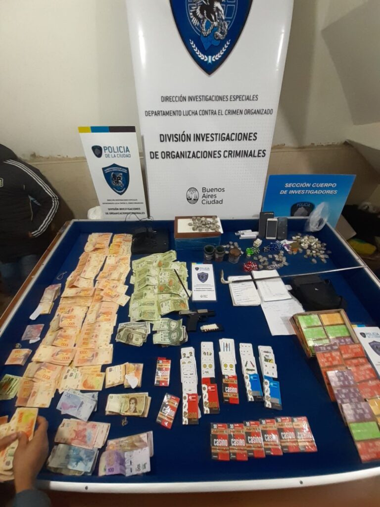 Seis detenidos al desbaratarse dos garitos en Lugano y Colegiales, donde se incautaron armas y drogas  