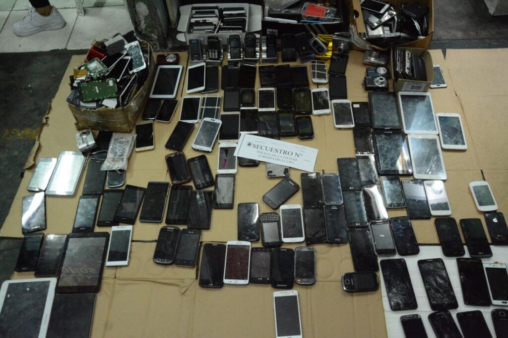Procedimiento cueva de celulares robados en Once: «Puesta en escena»