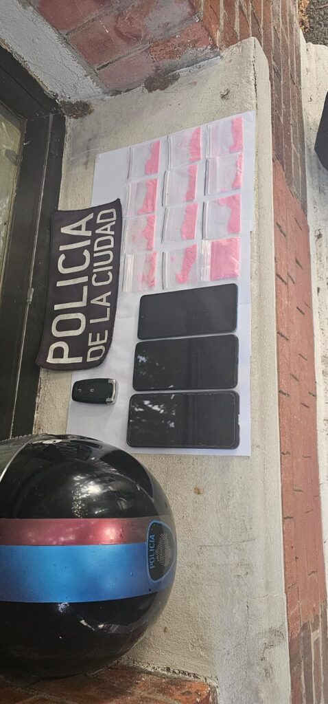 Puerto Madero: DETENIDO TRAS PERSECUCIÓN: SE TRASLADABA EN CAMIONETA ROBADA CON DROGA EN SU PODER