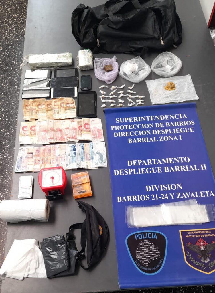Villa Zavaleta: «Sueltenlo y arreglamos» Secuestraron 800 grs de Marihuana y 100 grs de cocaína para fraccionar