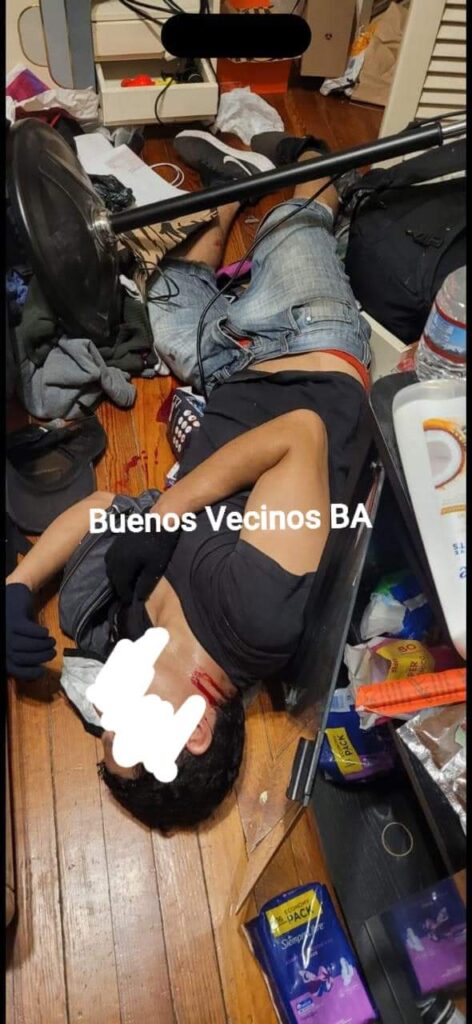 Villa Urquiza: DISPAROS Y DETENCIÓN: POLICÍA SORPRENDIO A DELINCUENTE ARMADO DENTRO DE UNA CASA EN OCASIÓN DE ROBO
